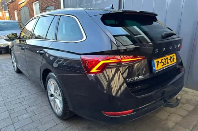 Škoda Octavia (2021) thumbnail 2