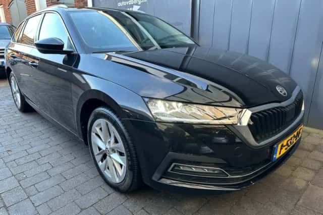 Škoda Octavia (2021) thumbnail 3