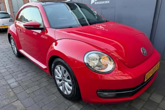 Volkswagen Beetle (2012) thumbnail 3