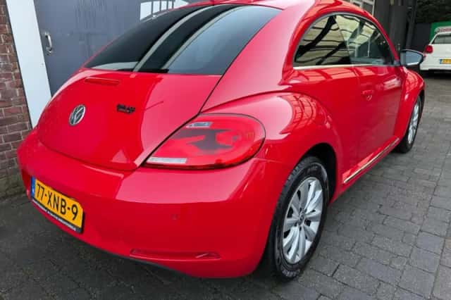 Volkswagen Beetle (2012) thumbnail 4