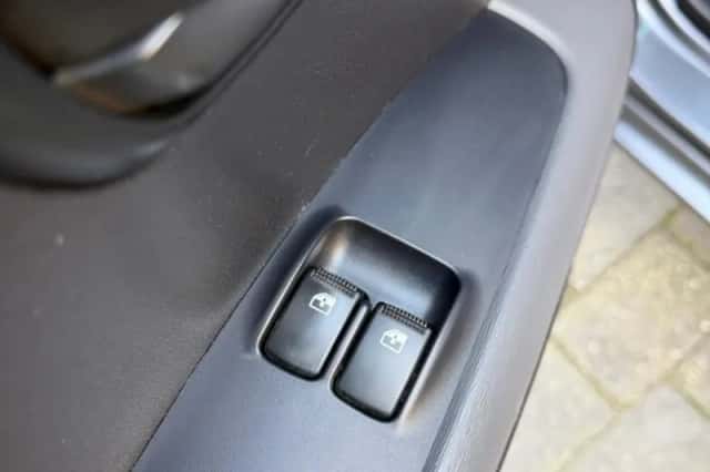 Hyundai i10 (2013) thumbnail 11