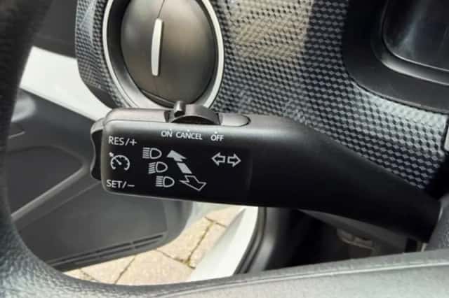 Volkswagen Up (2021) thumbnail 17