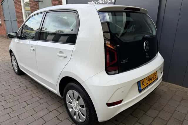 Volkswagen Up (2021) thumbnail 4
