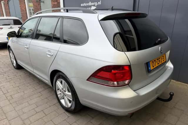 Volkswagen Golf (2012) thumbnail 2