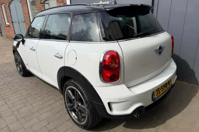 MINI Countryman (2010) thumbnail 2