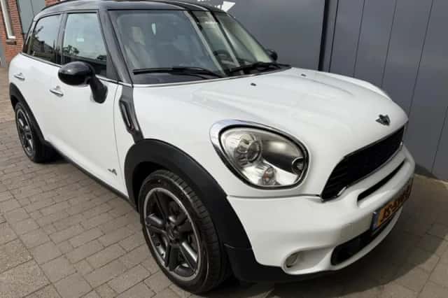 MINI Countryman (2010) thumbnail 3
