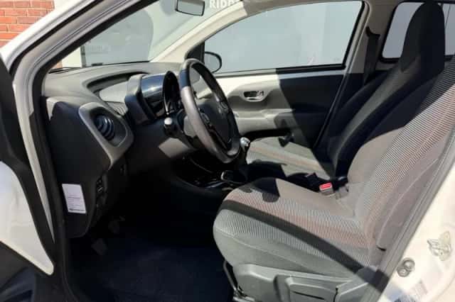 Peugeot 108 (2015) thumbnail 9