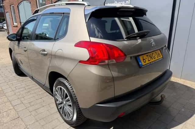 Peugeot 2008 (2015) thumbnail 2