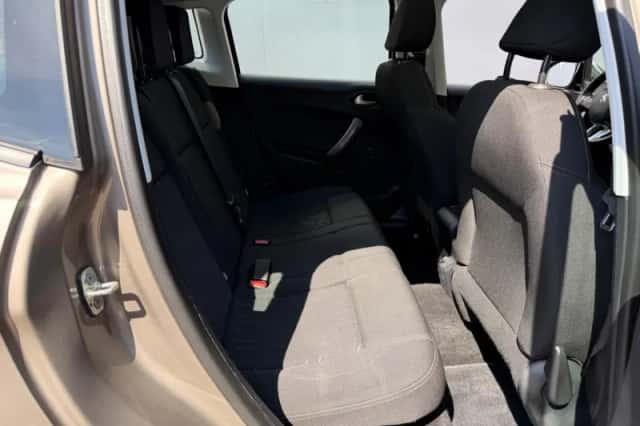 Peugeot 2008 (2015) thumbnail 9