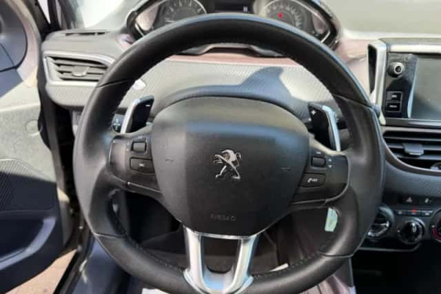 Peugeot 2008 (2015) thumbnail 10