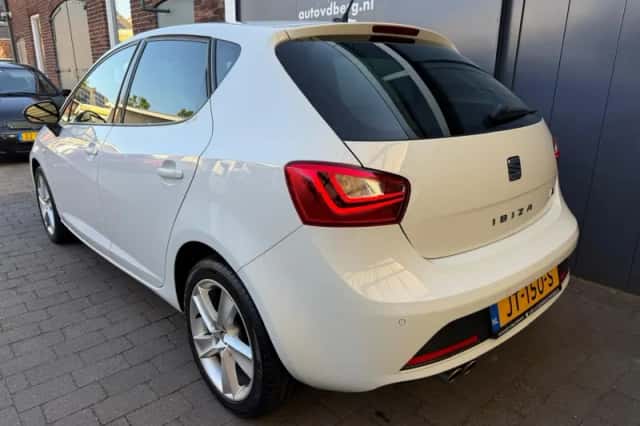 SEAT Ibiza (2016) thumbnail 2