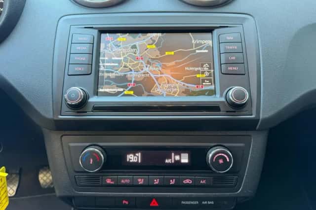 SEAT Ibiza (2016) thumbnail 12