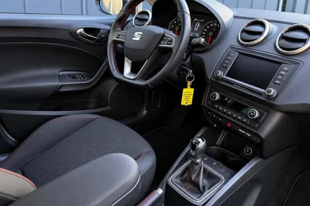 SEAT Ibiza (2016) thumbnail 5
