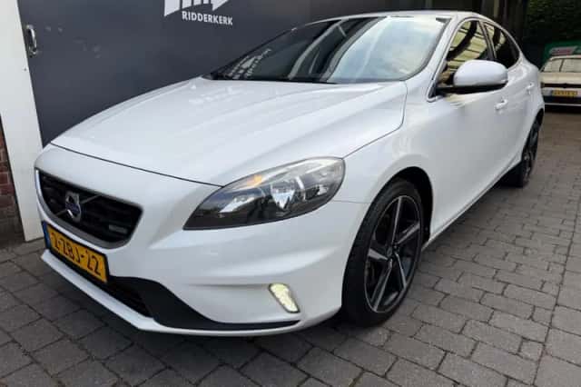 Volvo V40 (2014) thumbnail 1