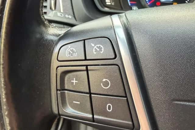 Volvo V40 (2014) thumbnail 12