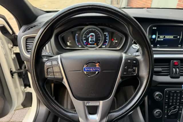 Volvo V40 (2014) thumbnail 13
