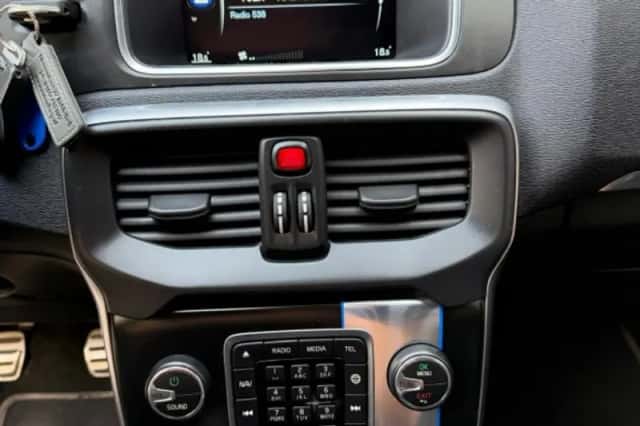 Volvo V40 (2014) thumbnail 17