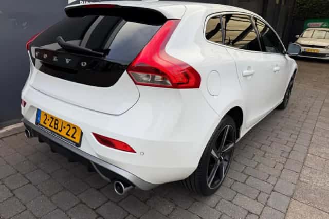 Volvo V40 (2014) thumbnail 3