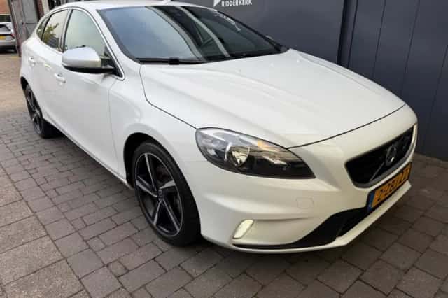 Volvo V40 (2014) thumbnail 4