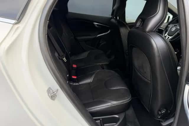 Volvo V40 (2014) thumbnail 9