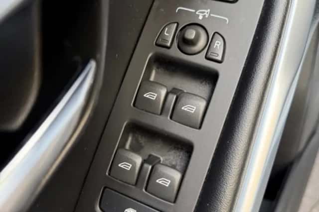 Volvo V40 (2014) thumbnail 10