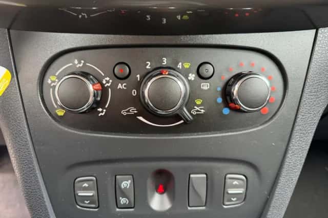 Dacia Logan (2014) thumbnail 5