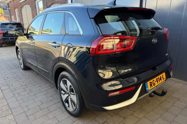 Kia Niro (2017) thumbnail 2