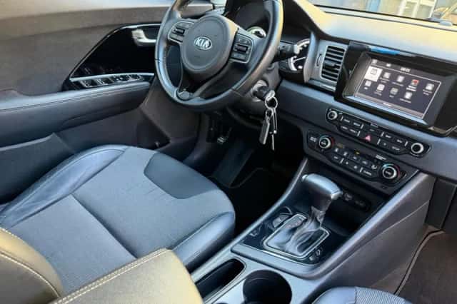 Kia Niro (2017) thumbnail 6