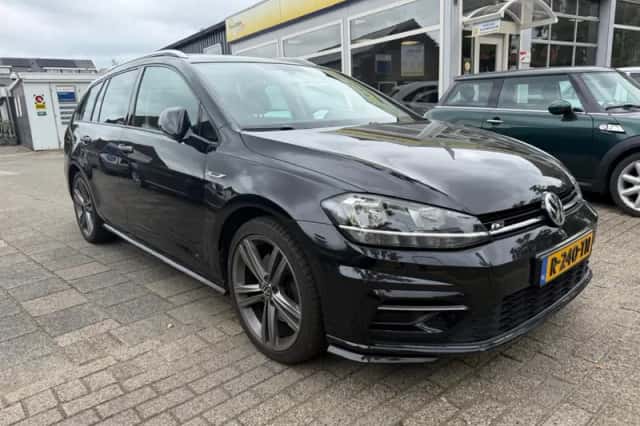 Volkswagen Golf (2019) thumbnail 1