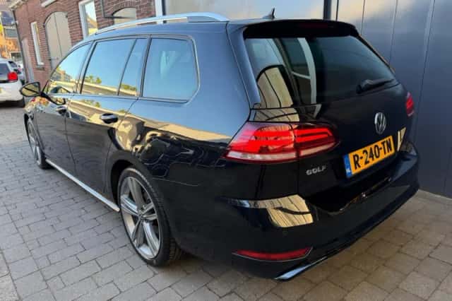 Volkswagen Golf (2019) thumbnail 2