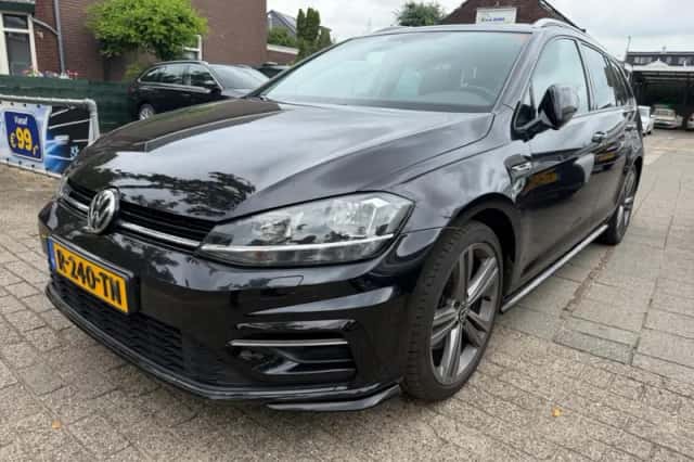 Volkswagen Golf (2019) thumbnail 2