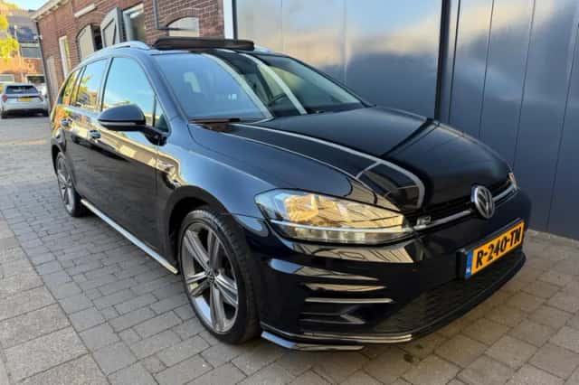 Volkswagen Golf (2019) thumbnail 3