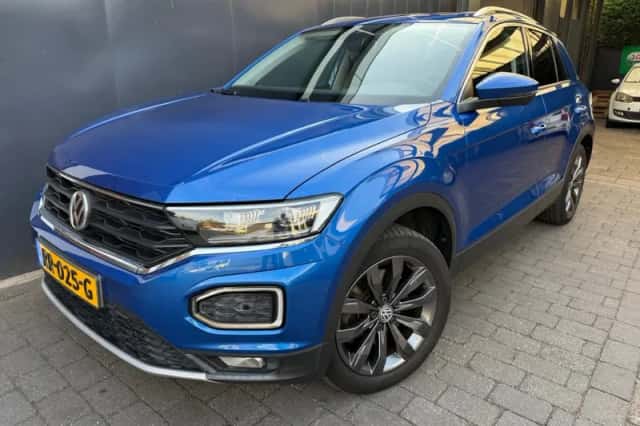 Volkswagen T-Roc (2018) thumbnail 1