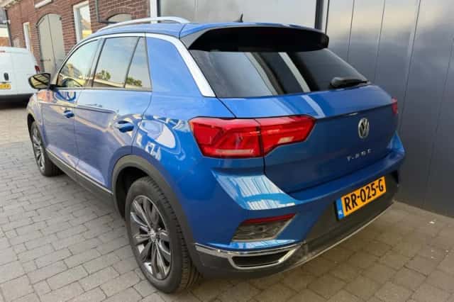 Volkswagen T-Roc (2018) thumbnail 2