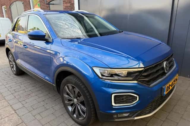 Volkswagen T-Roc (2018) thumbnail 3