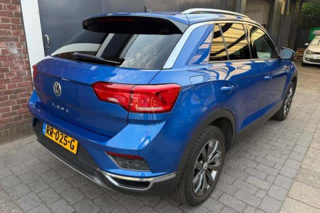 Volkswagen T-Roc (2018) thumbnail 4