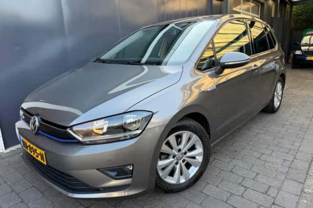 Volkswagen Golf (2015) thumbnail 1