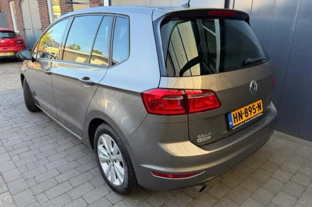 Volkswagen Golf (2015) thumbnail 2