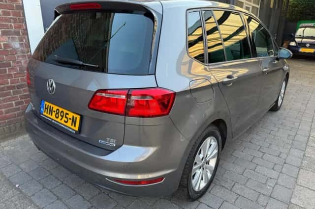 Volkswagen Golf (2015) thumbnail 3