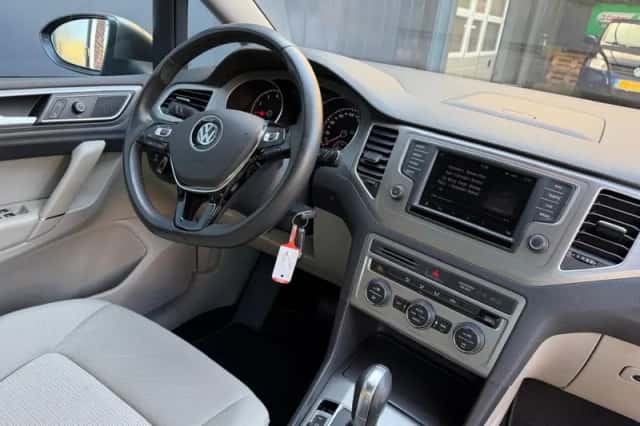Volkswagen Golf (2015) thumbnail 6