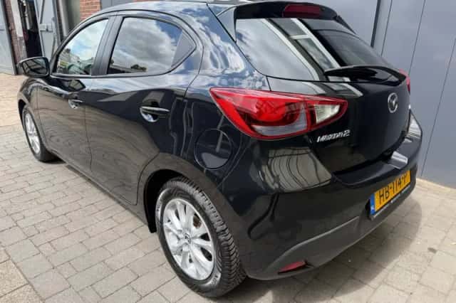 Mazda 2 (2015) thumbnail 2