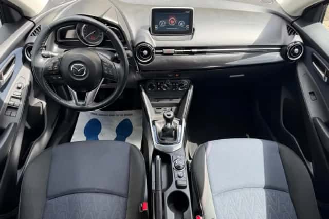 Mazda 2 (2015) thumbnail 5