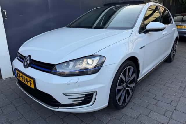 Volkswagen Golf (2015) thumbnail 1