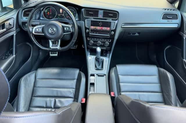 Volkswagen Golf (2015) thumbnail 5
