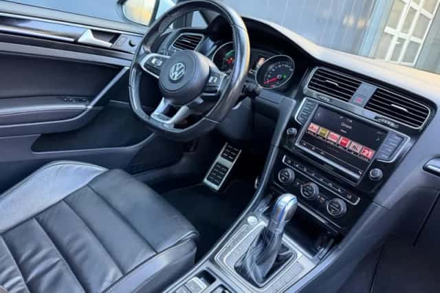 Volkswagen Golf (2015) thumbnail 6