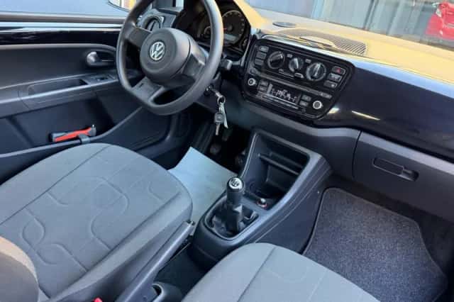 Volkswagen Up (2013) thumbnail 6