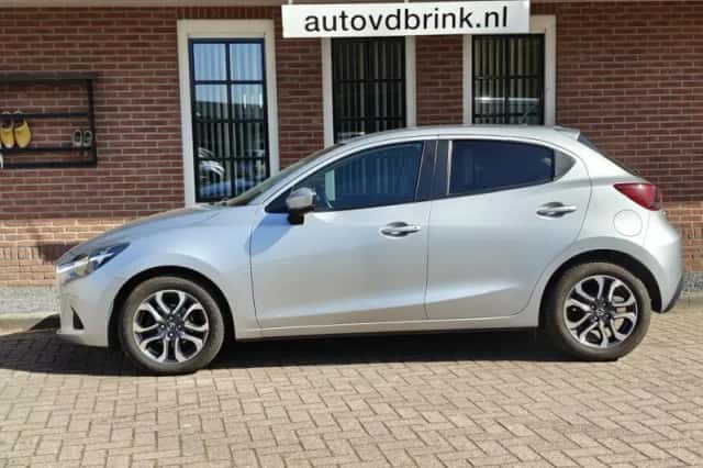 Mazda 2 (2018) thumbnail 2