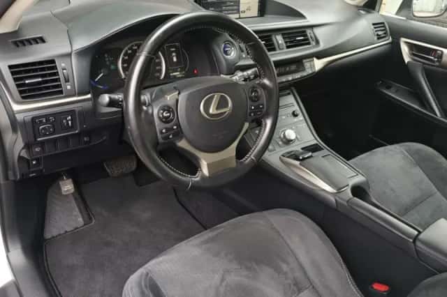 Lexus CT (2020) thumbnail 3