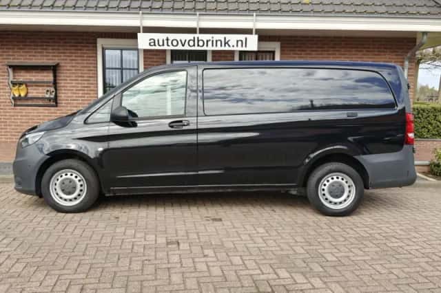 Mercedes-Benz Vito (2021) thumbnail 2