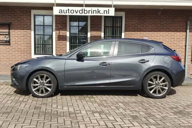 Mazda 3 (2017) thumbnail 2